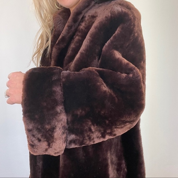 Vintage Brown Mob Wife Aesthetic Faux Fur Coat Size Medium to Large - Picture 3 of 16